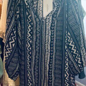 Bloomchic black and white geometric design top